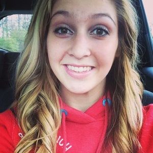 Meet your Posher, Chanel